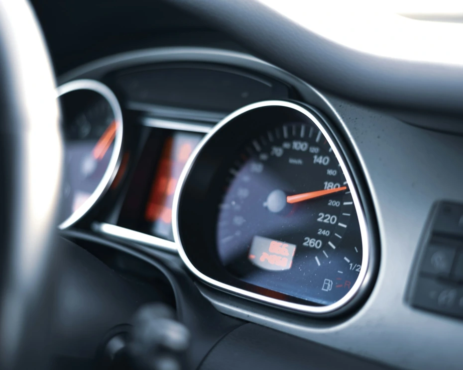 black and white car speedometer